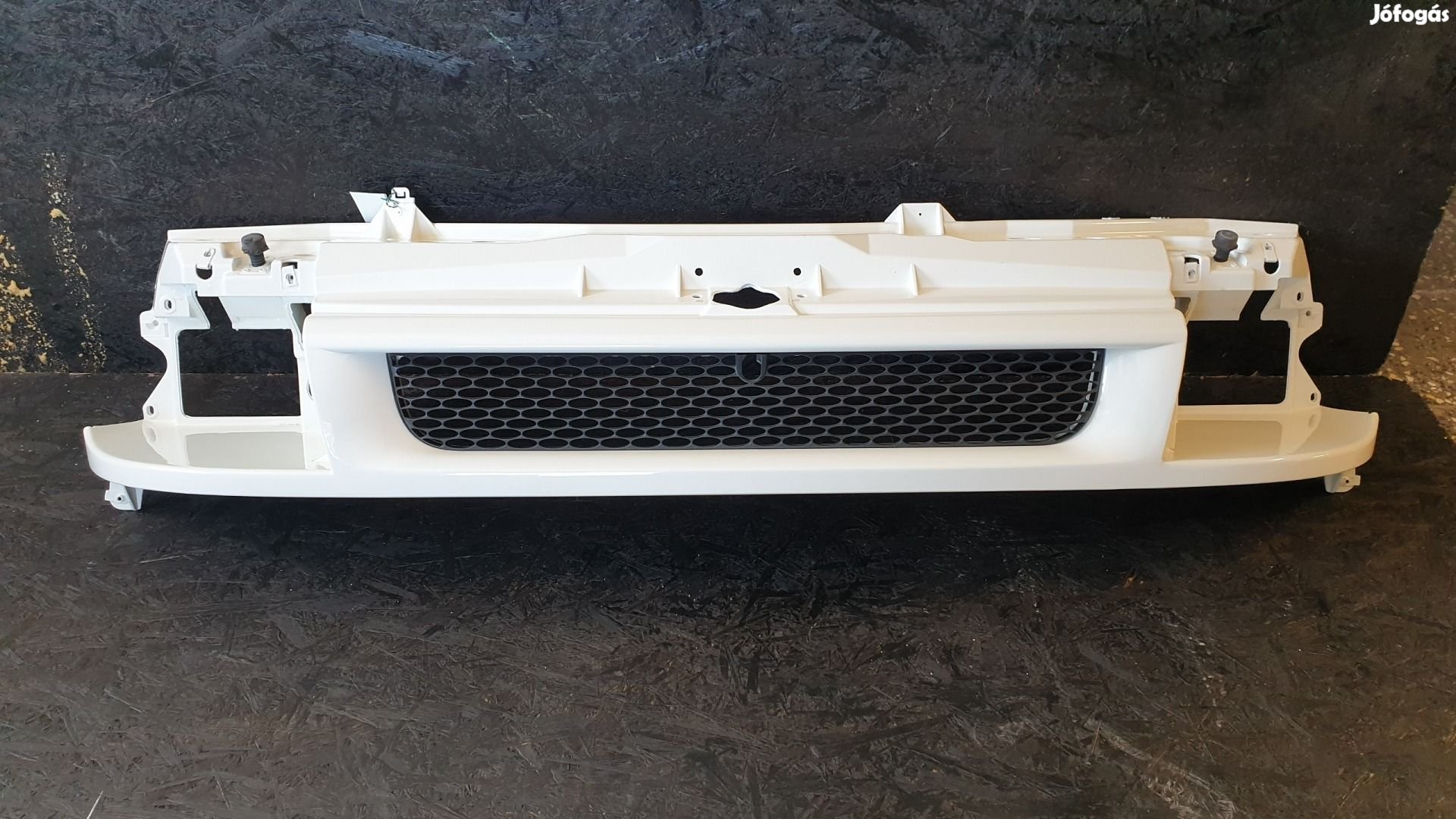510893 Ford Transit 2005, Homlokfal.