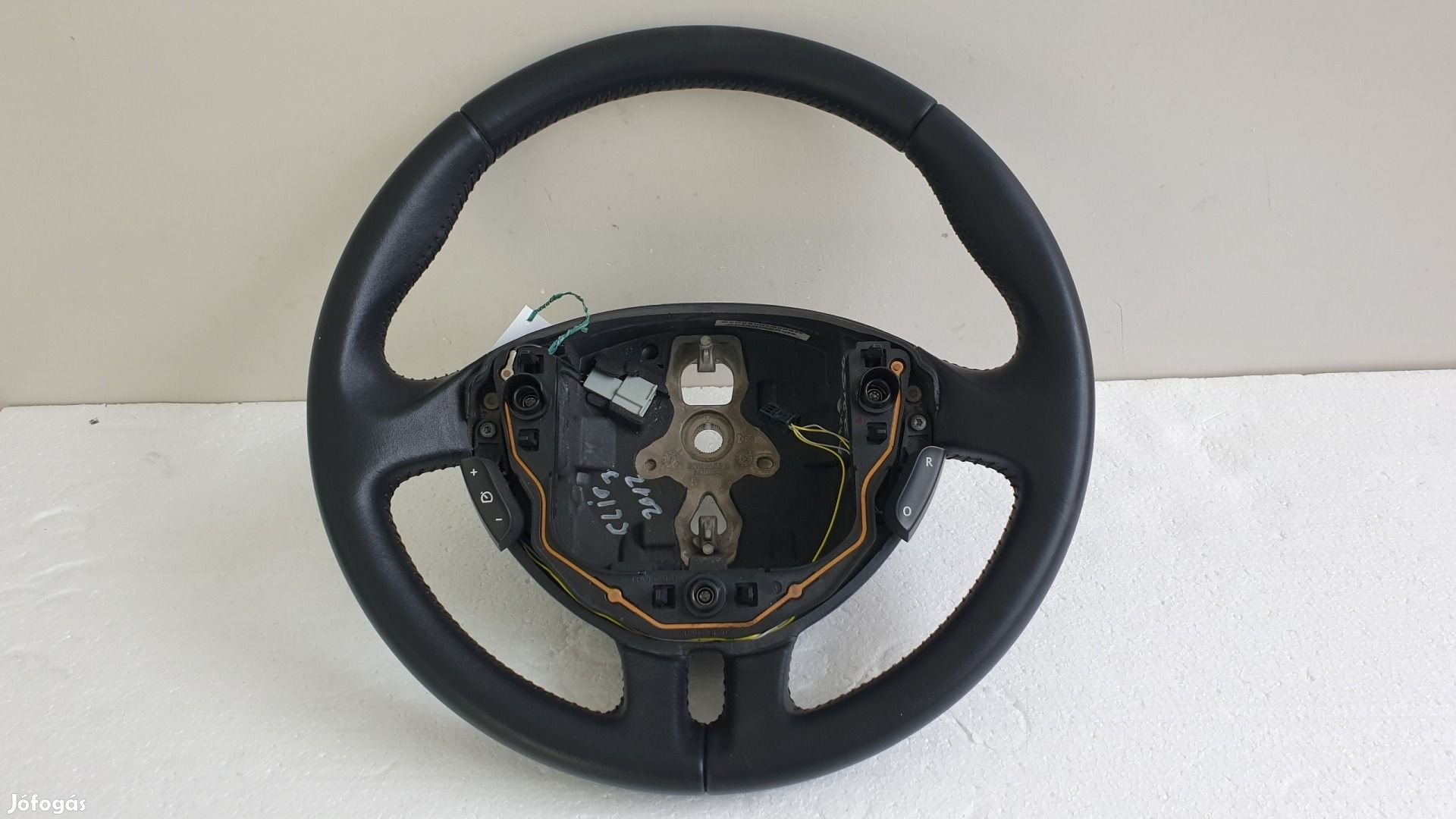 510932 Renault Clio 3, 2012, Bőrkormány, Kormány. Tempomatos.