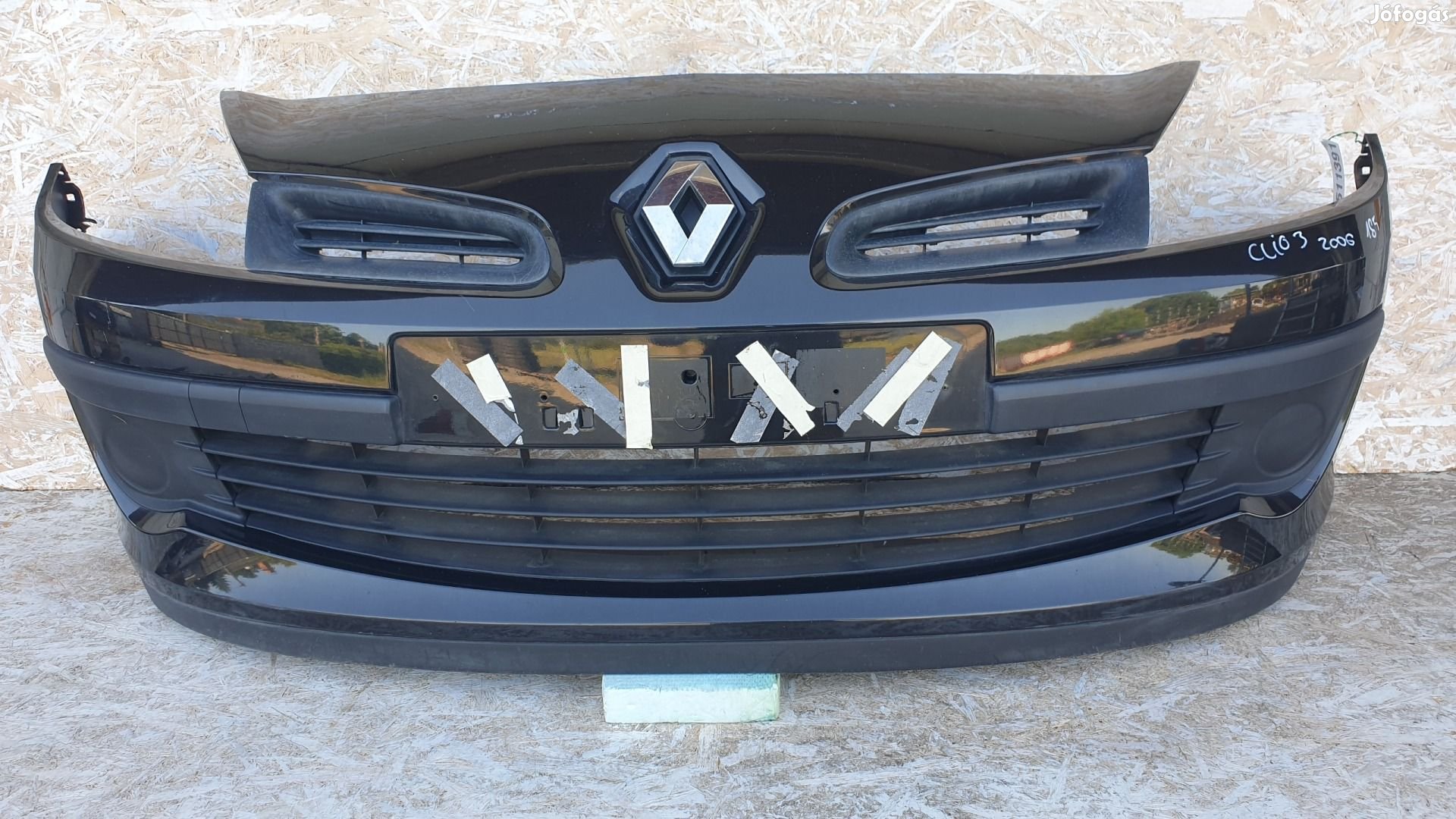 511391 Renault Clio 3, 2006, Első Lökhárító, 185 ös, 8200402106.