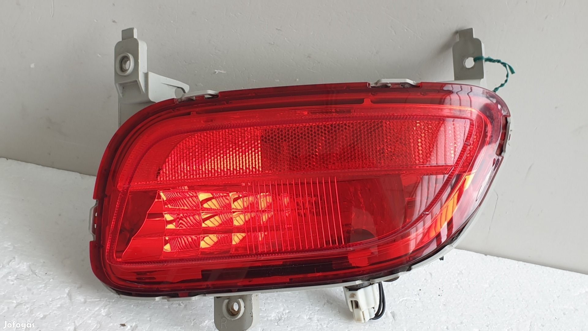 512139 Mazda 5, 2009, Jobb Hátsó Ködlámpa Lökhárítóba. CD8551650.