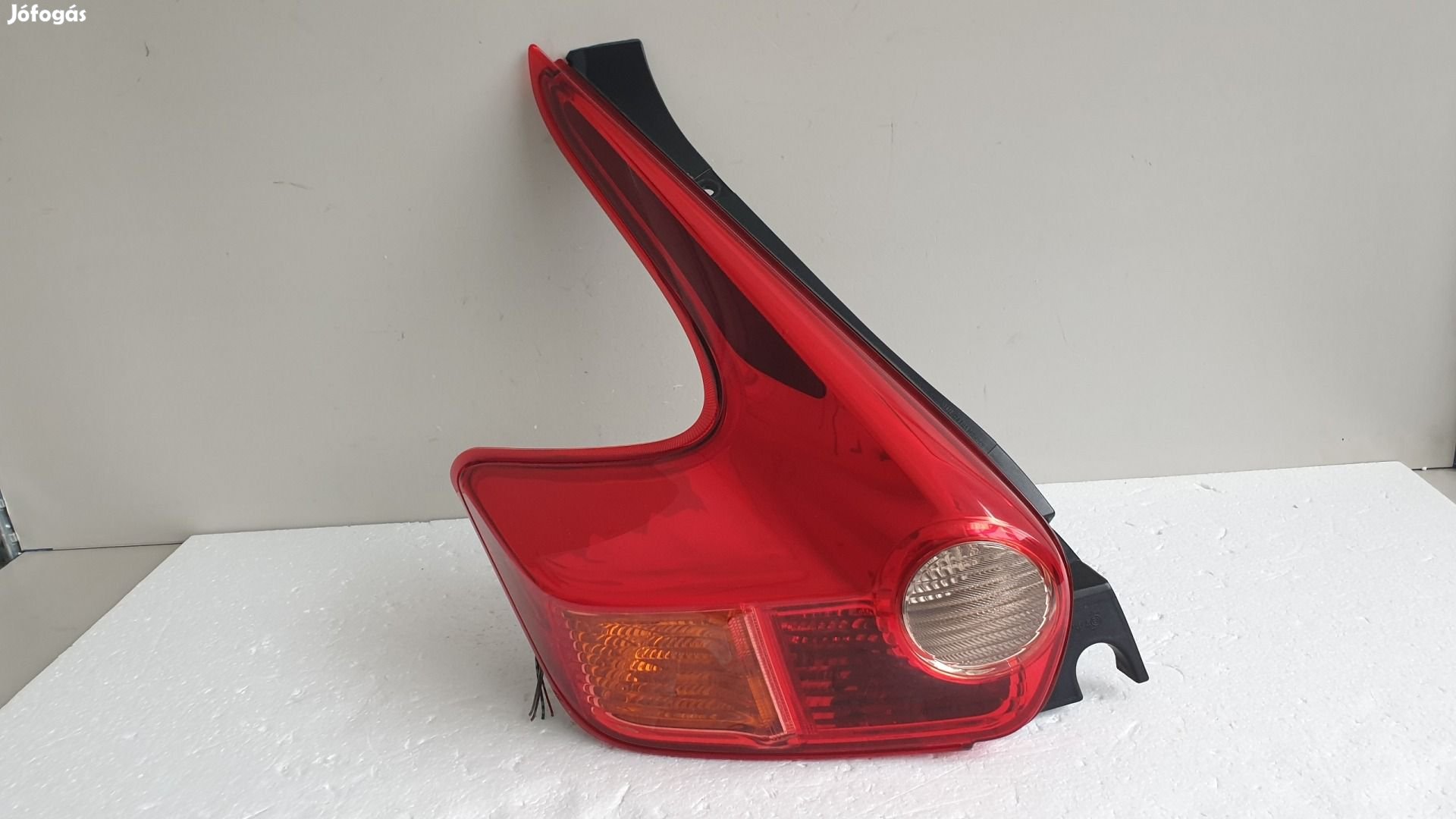 512280 Nissan Juke 2013, Bal Hátsó Lámpa.