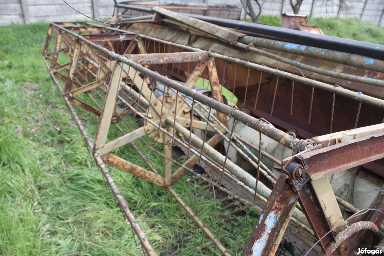 512-es Fortschritt kombájn gabona vágóasztal