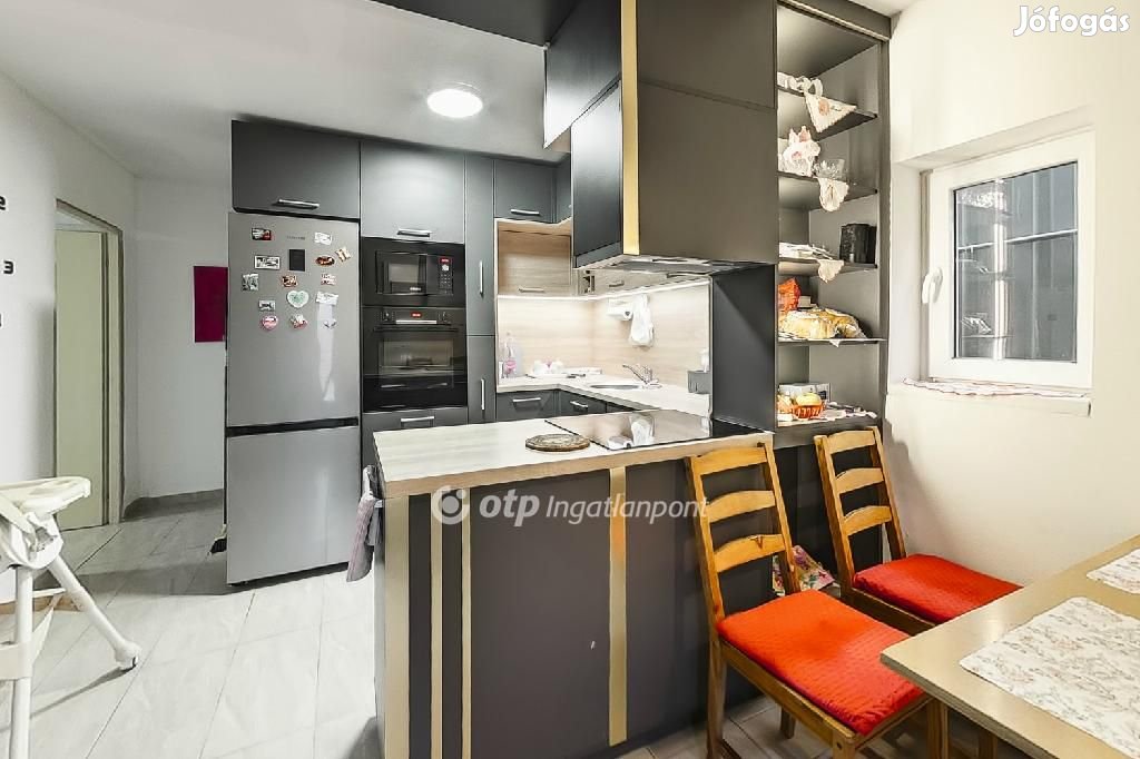 52 nm-es ház eladó Abasár