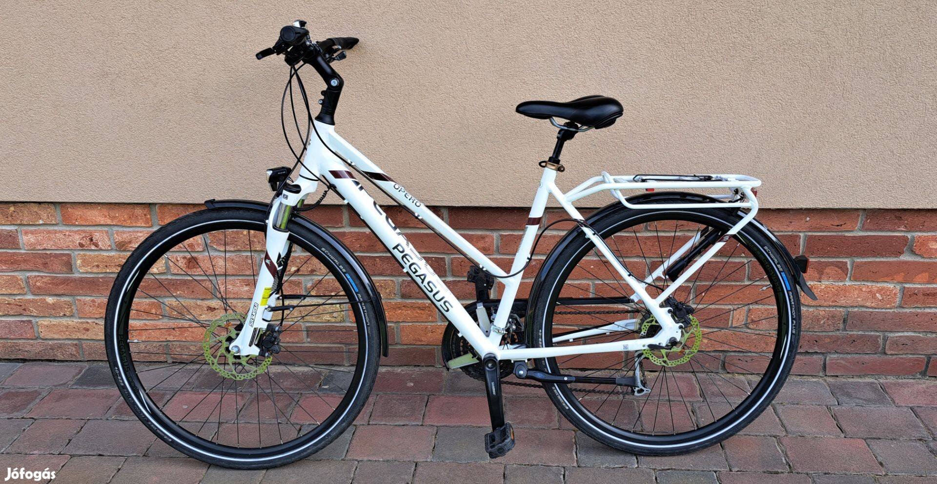 53cm Gyönyörű Pegasus Opero Disc 28 tárcsafékes alu trekking kerékpár