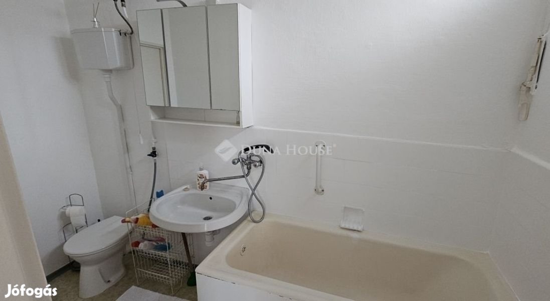 54 nm-es lakás eladó Pécs