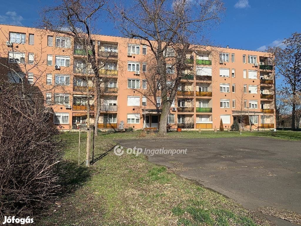 54 nm-es lakás eladó Szolnok
