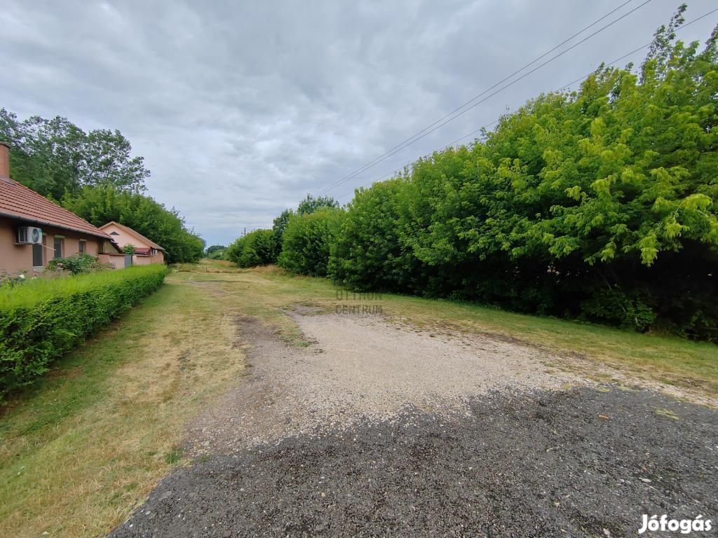 561 nm-es telek eladó Cegléd