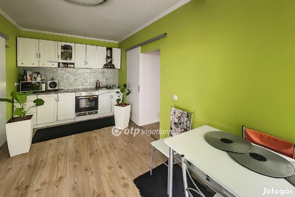 56 nm-es ház eladó Ostoros