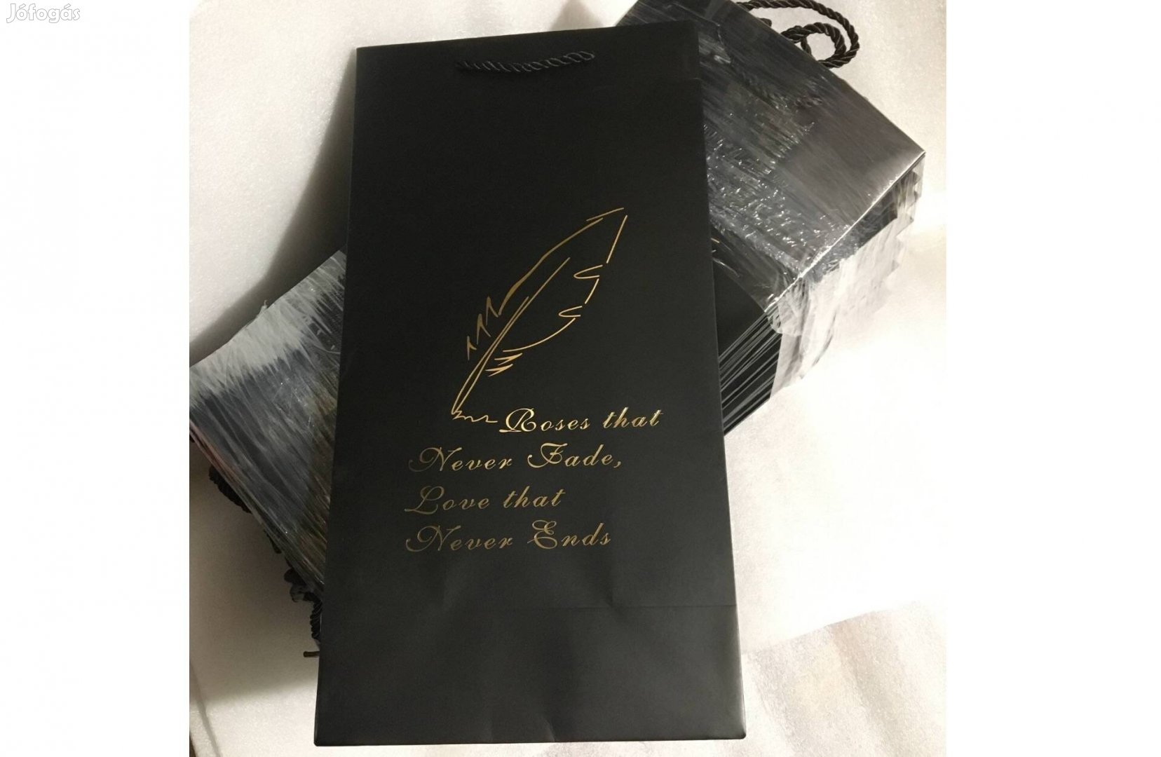 58 darab Elegáns fekete rózsás ajándéktáska kartonpapír textil füllel