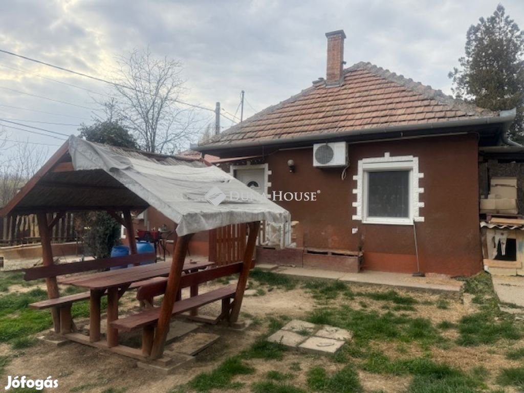 58 nm-es ház eladó Úri
