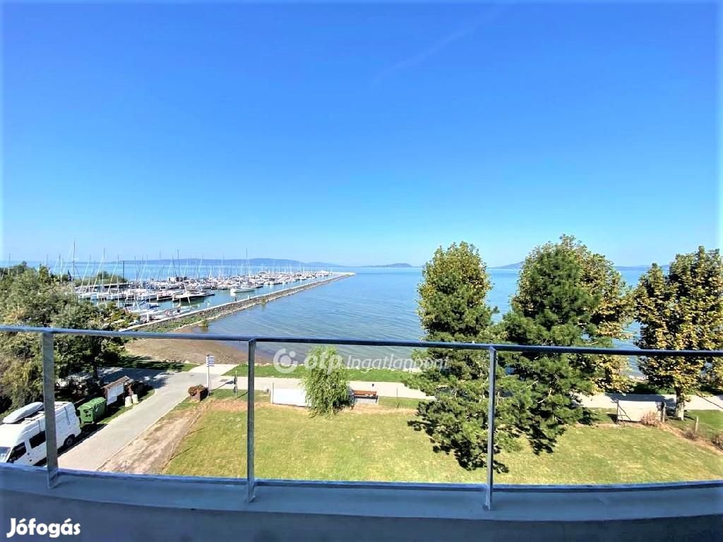 59 nm-es lakás eladó Balatonfenyves