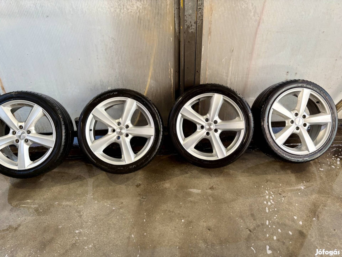 5*108 alufelni szett nyári gumival