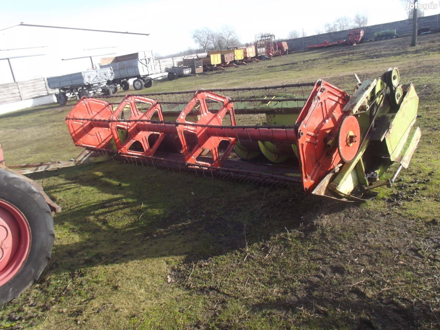 5,1 m-es Claas Dominátor gabona vágóasztal eladó