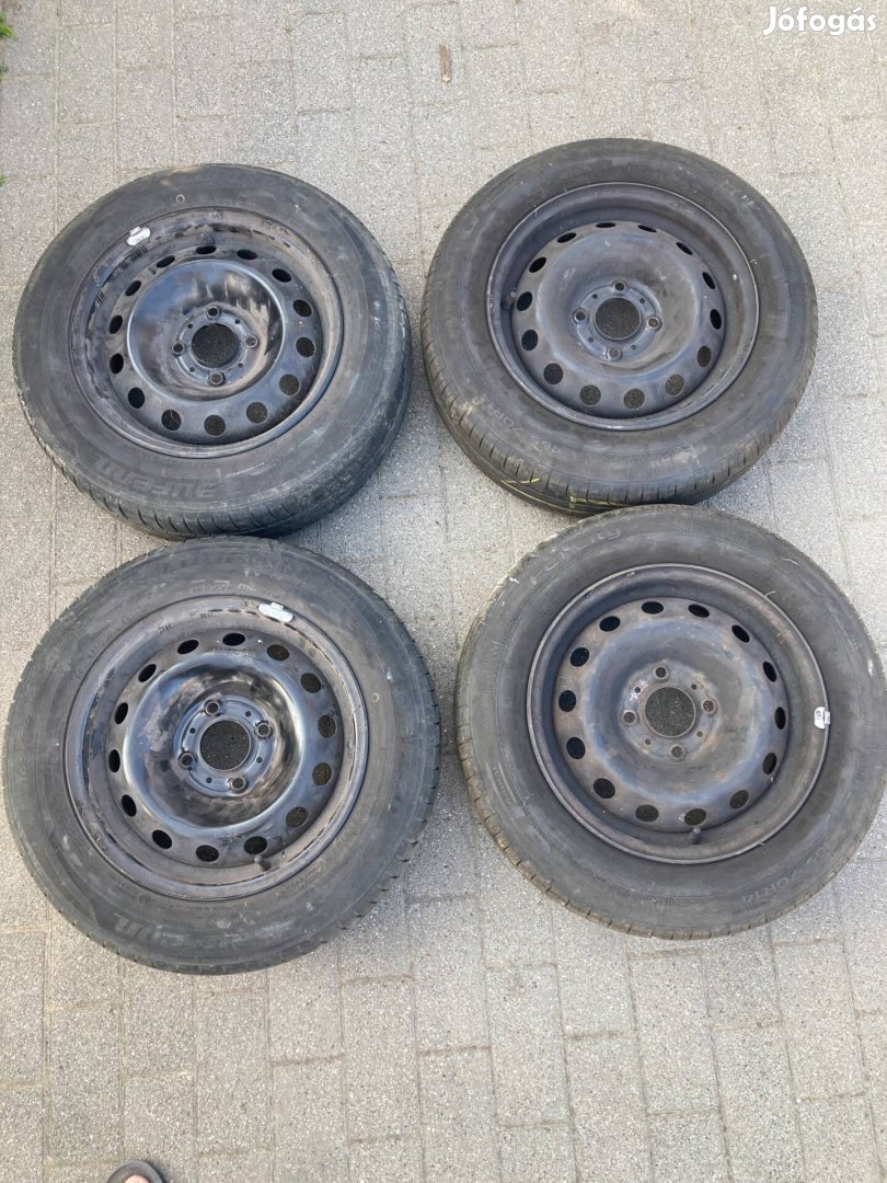 5.5Jx14 ET24 felni és 165/70R14 nyári gumi 4db