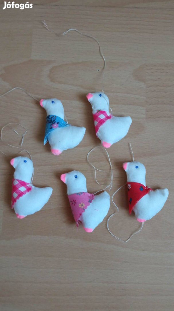 5 db kb 5 cm liba dekoráció együtt 700 Ft