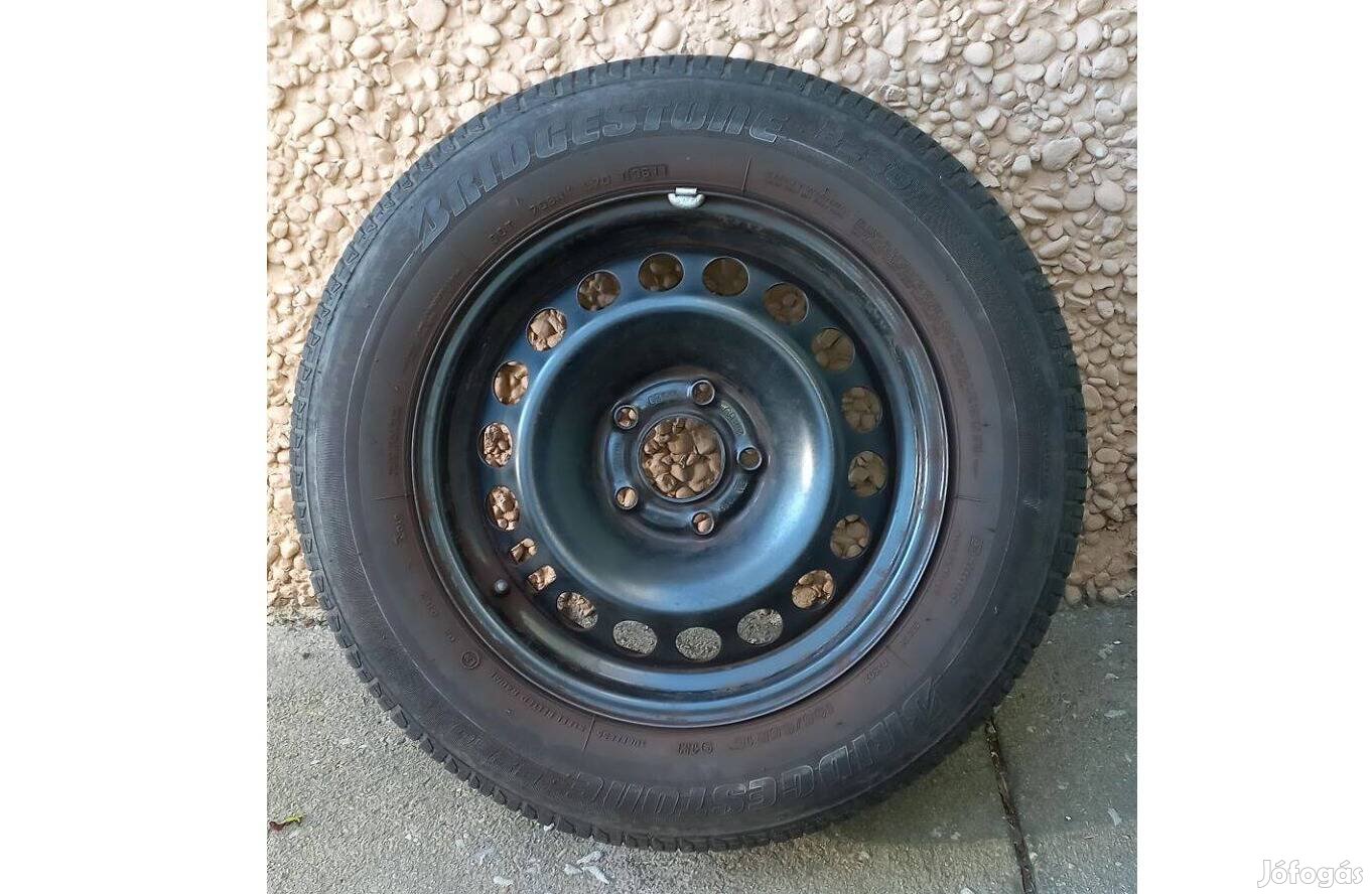 5 db nyári gumival szerelt kerék autóhoz