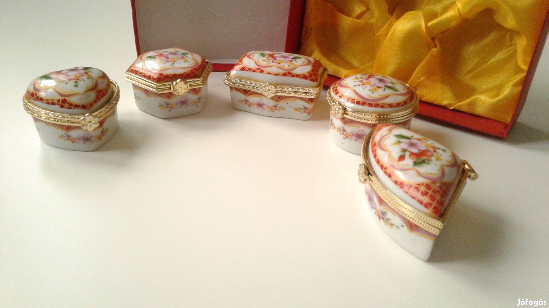5 db-os mini porcelán ékszertartó dobozka