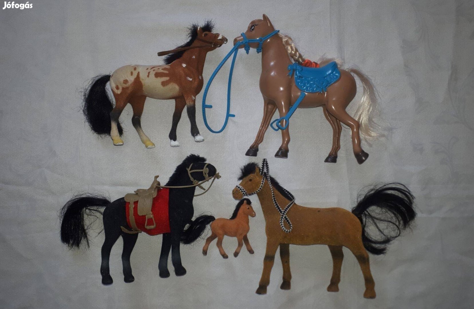 5 db simba barbie méretű játék ló együtt lovak