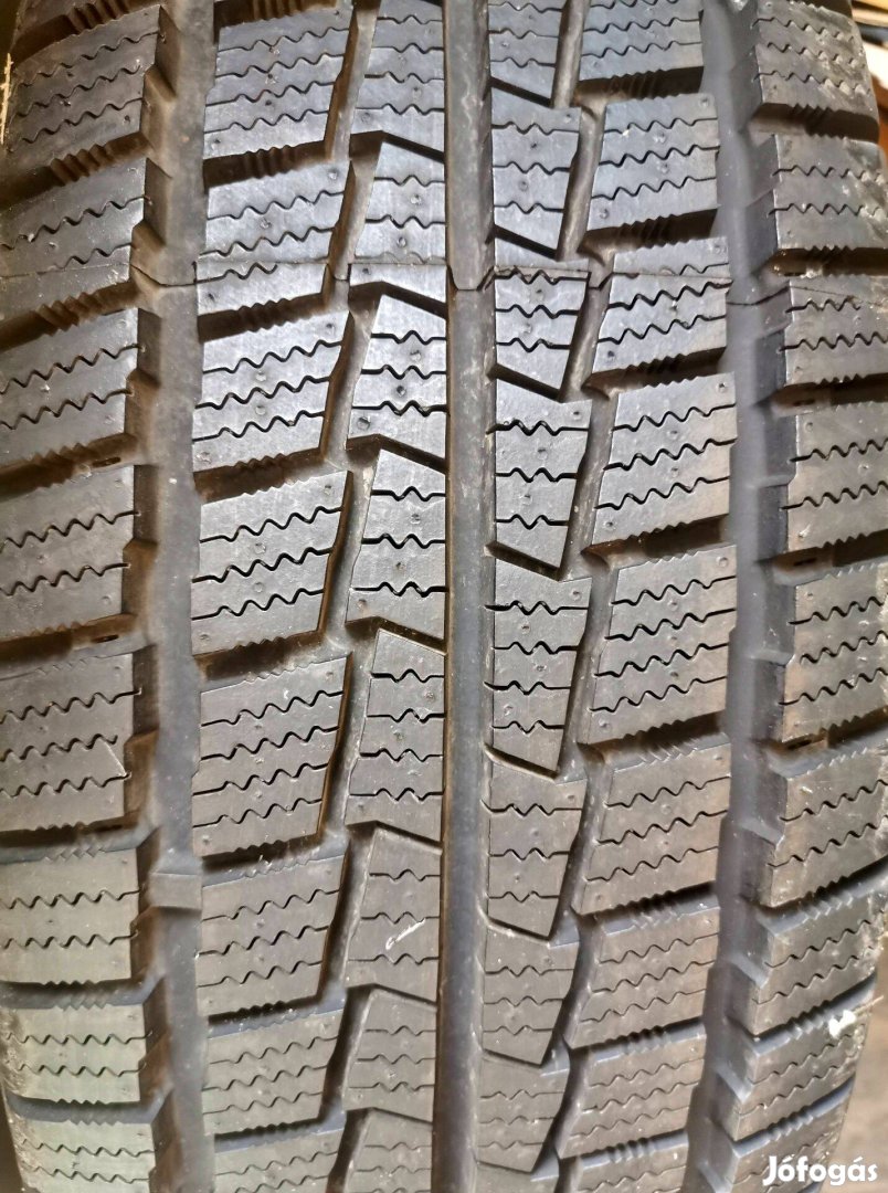 5db újszerű Hankook 235/65R16C kisteherautó téli gumi eladó!