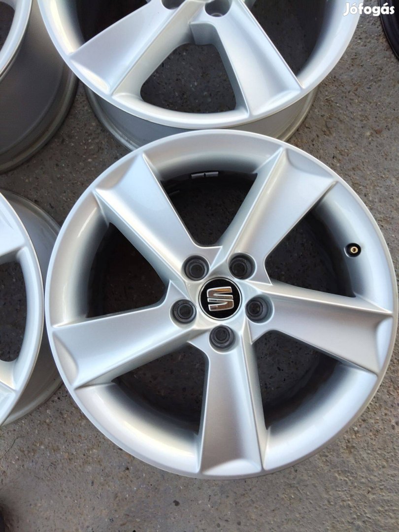5x100 7x 16" r16 et43 Újszerű Gyári Seat Vw alufelni