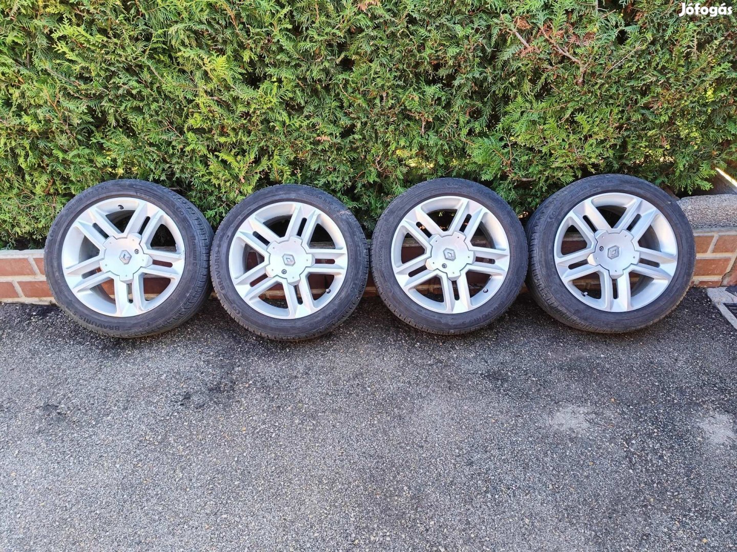 5x108 17 / 17" Gyári Renault alufelni 205/50 R17 nyári gumi