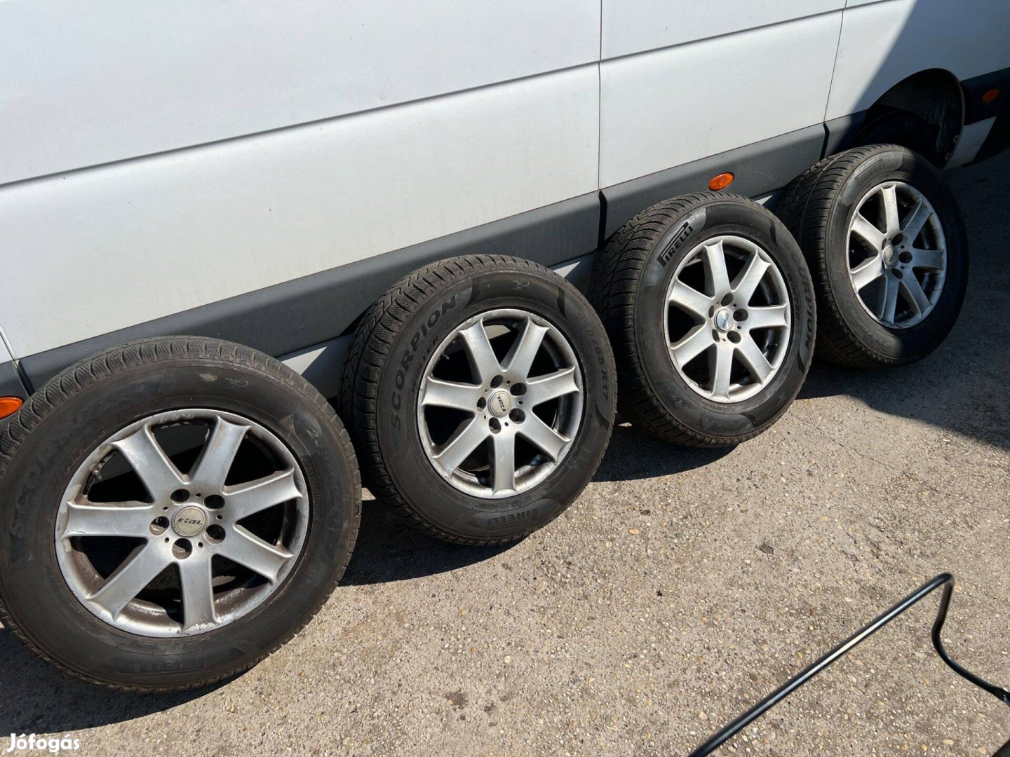 5x108 17 volvo alufelni 235/65 pirelli téli gumik