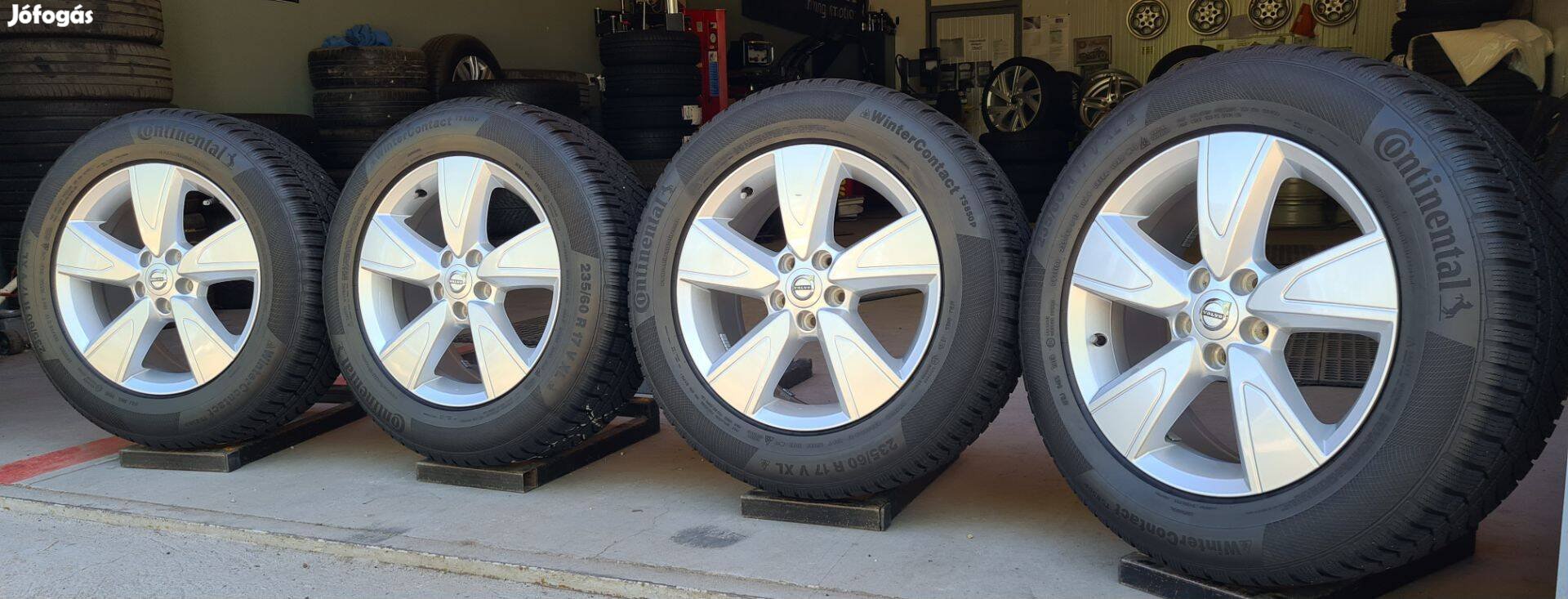 5x108 gyári Volvo XC40 alufelni 235/60 R17 téli gumik /K210