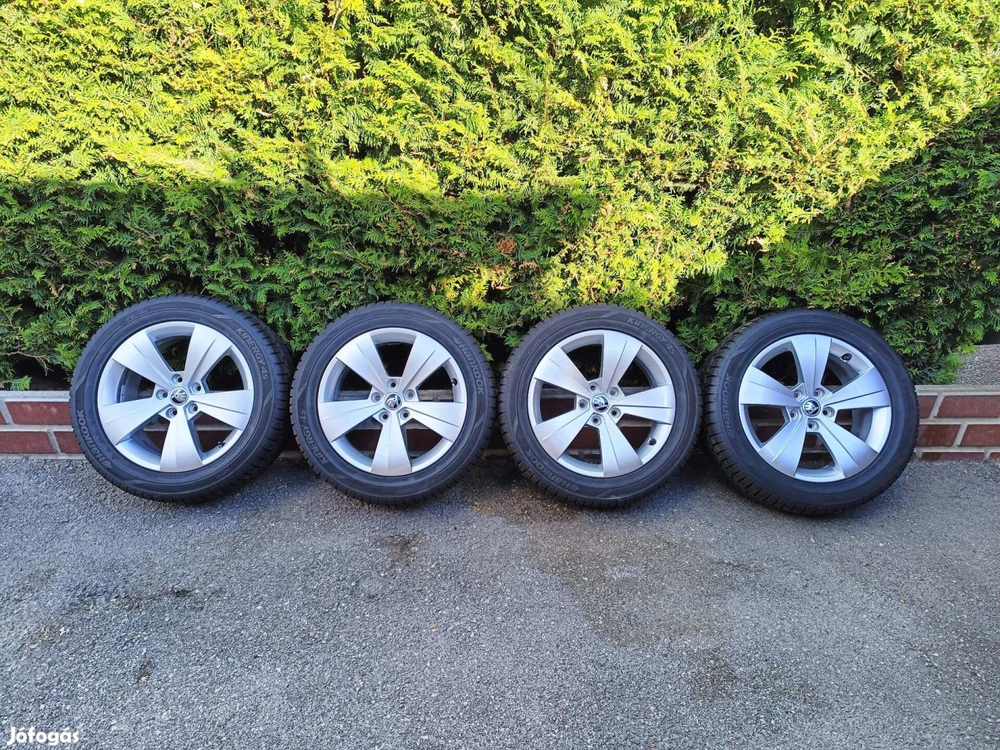 5x112 17 / 17" Gyári Skoda alufelni 215/55 R17 négyévszakos gumi