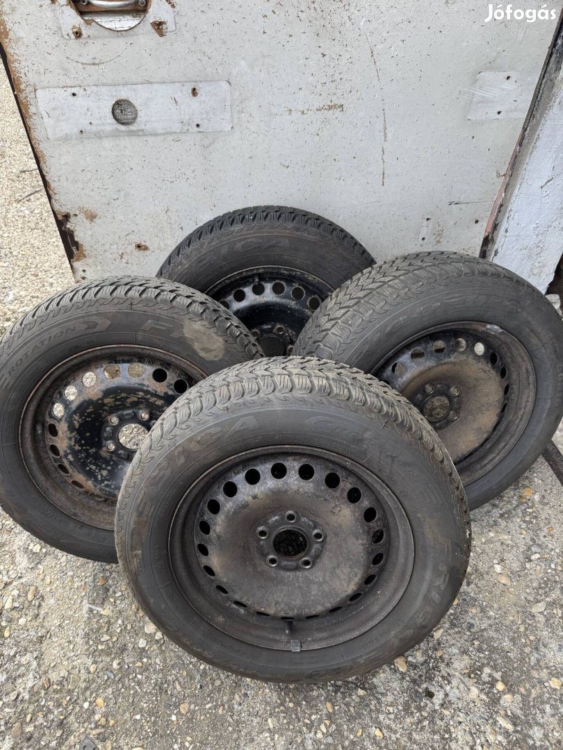 5x112 215/60 R16 Téli gumi lemezfelnin