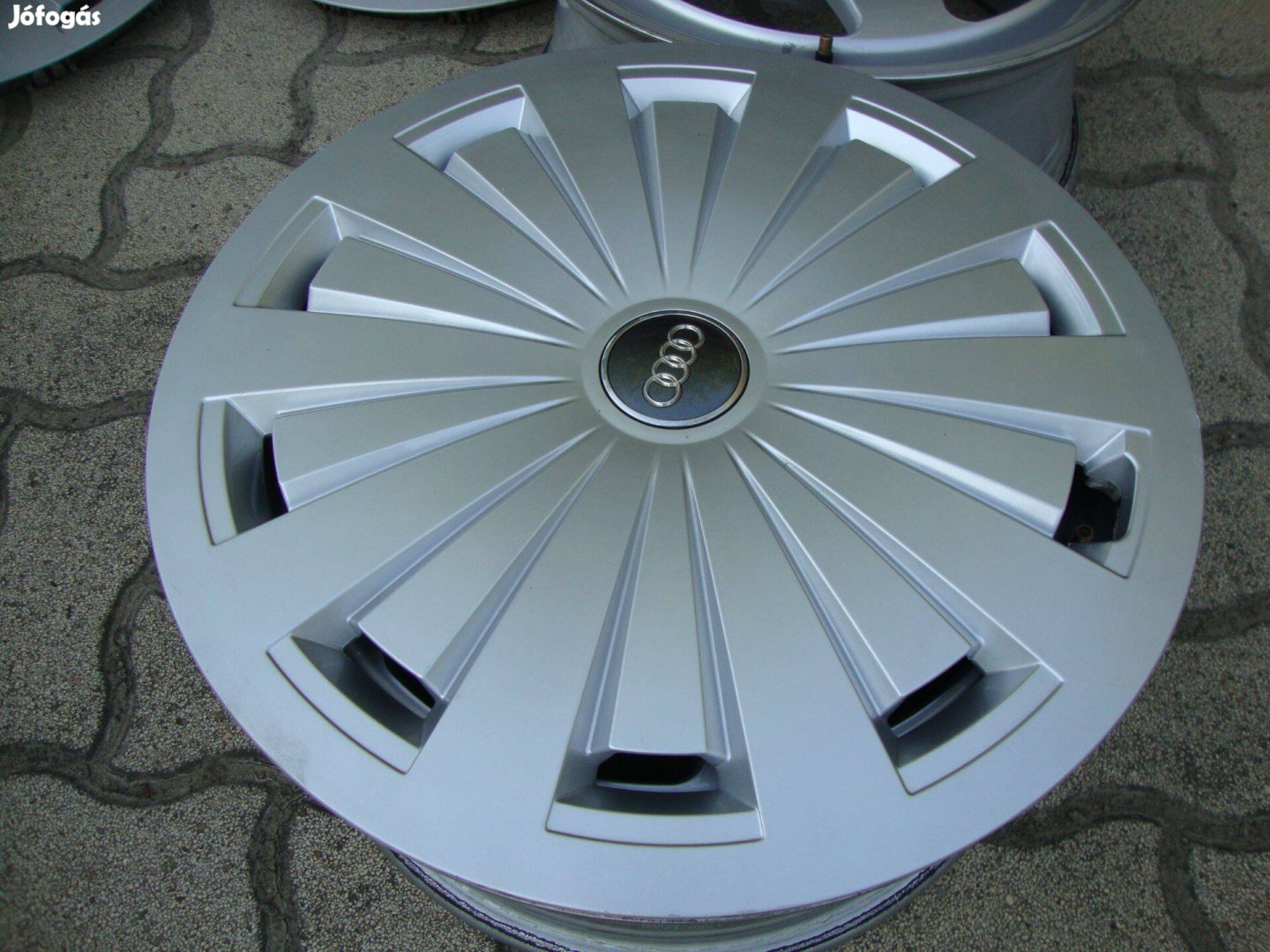 5x112 Audi A4 16" gyári alufelni dísztárcsával