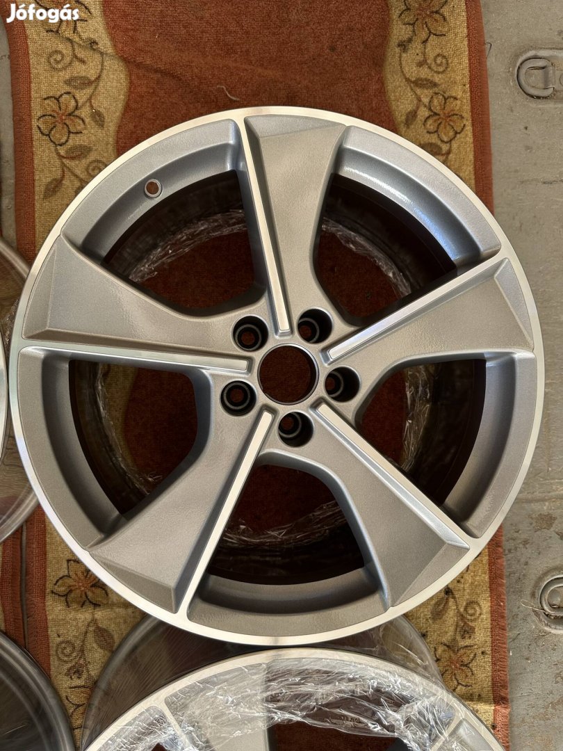 5x112 Audi ET28 24540R19 Pirelli Cinturato P7