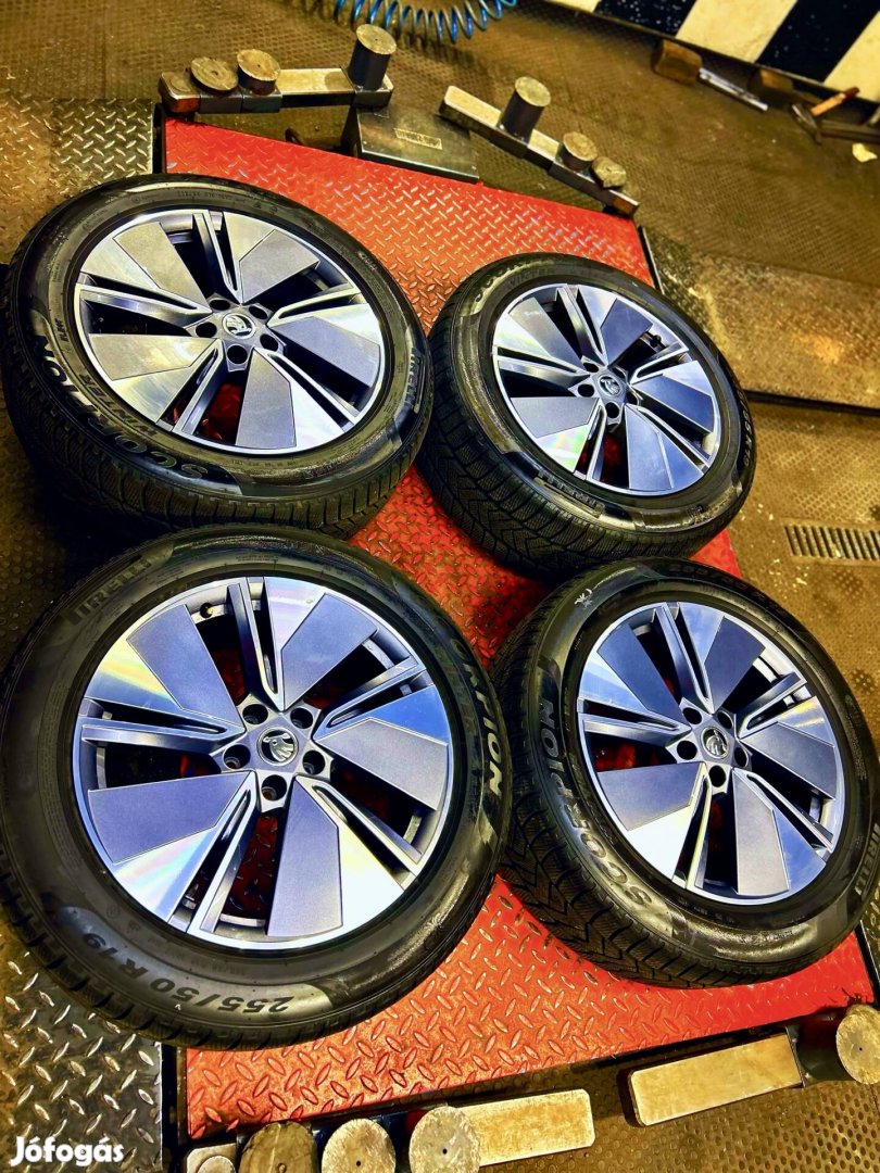 5x112 Gyari Skoda Enyaq 19"téli Pirelli R19, 19