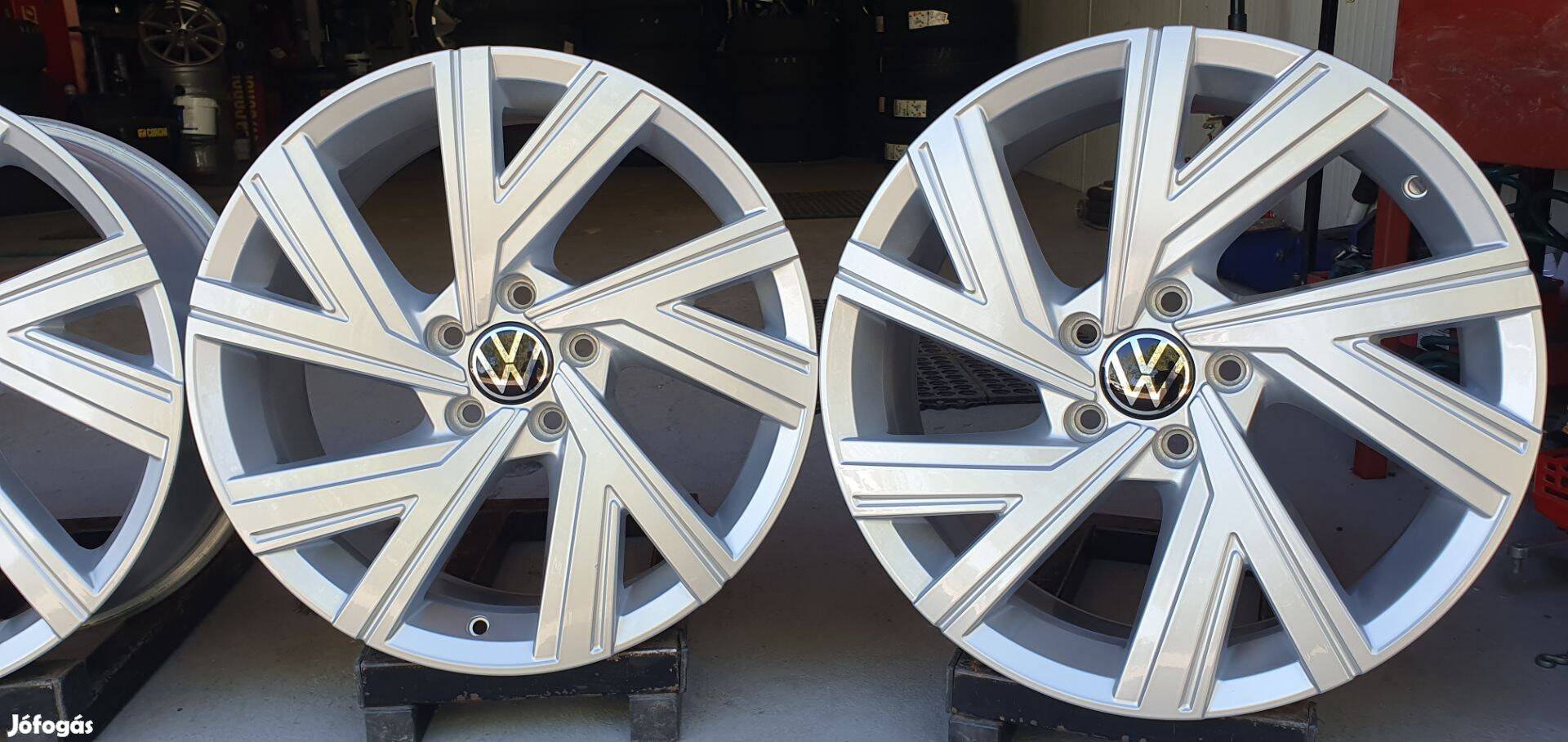 5x112 Gyári Volkswagen Golf Bergamo alufelni 225/40 R18 nyári gumik