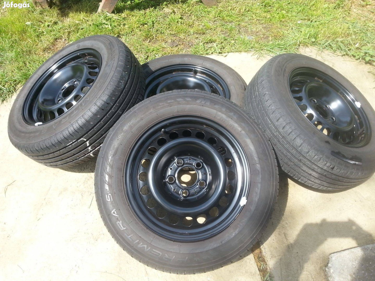 5x112 Mercedes lemezfelni 195/65R15 újszerű nyári gumival