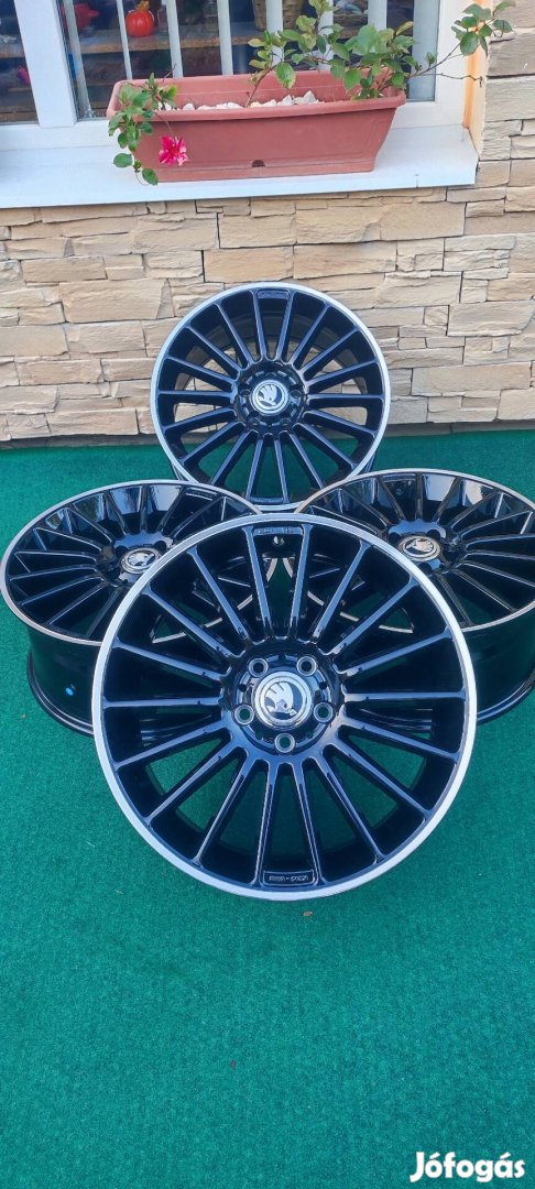 5x112 R18 új Skoda Superb/Octavia alufelni garnitúra dobozában 