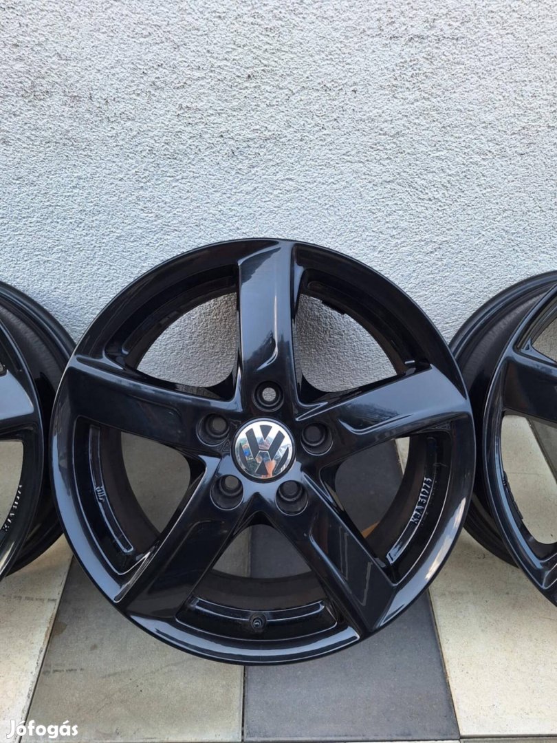 5x112 Volkswagen specifikus 16-os fekete felni Golf Passat T-Roc 