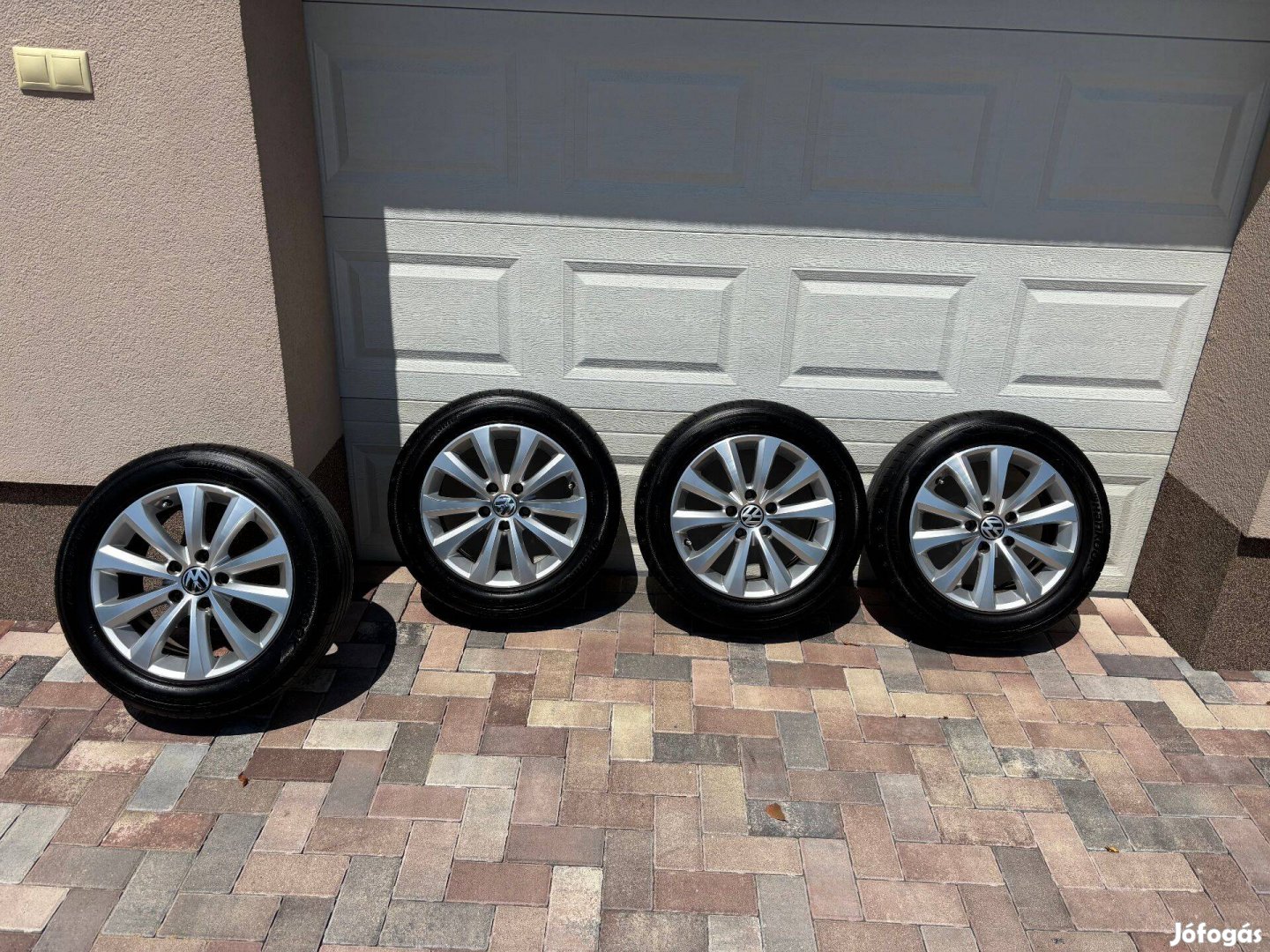 5x112, 16"-os gyári VW alufelni, nyári Hankook gumiabroncsokkal!