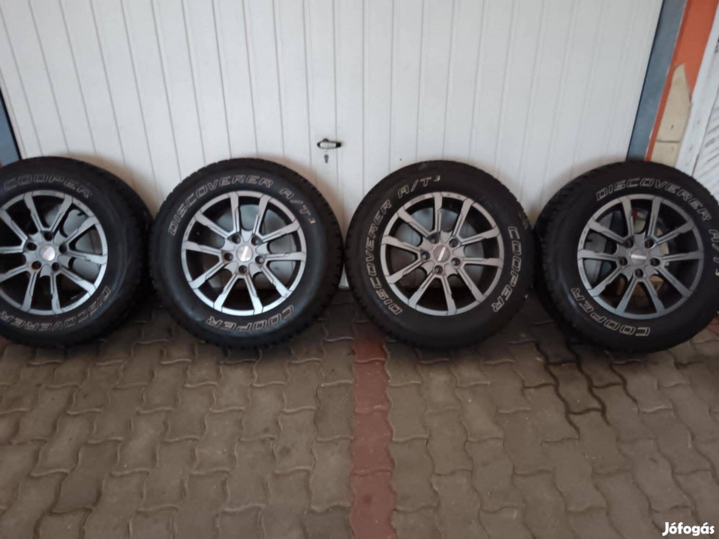 5x114,3 16" momo alufelni 215/70 16-os gumikkal