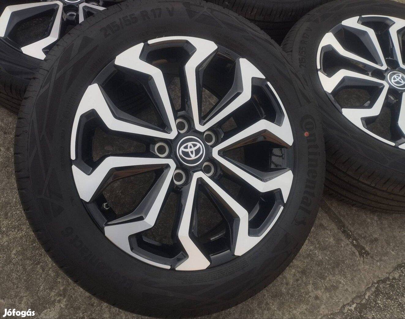 5x114,3 17 Toyota Yaris cross gyári - Continental 215/55 r17 " dot24