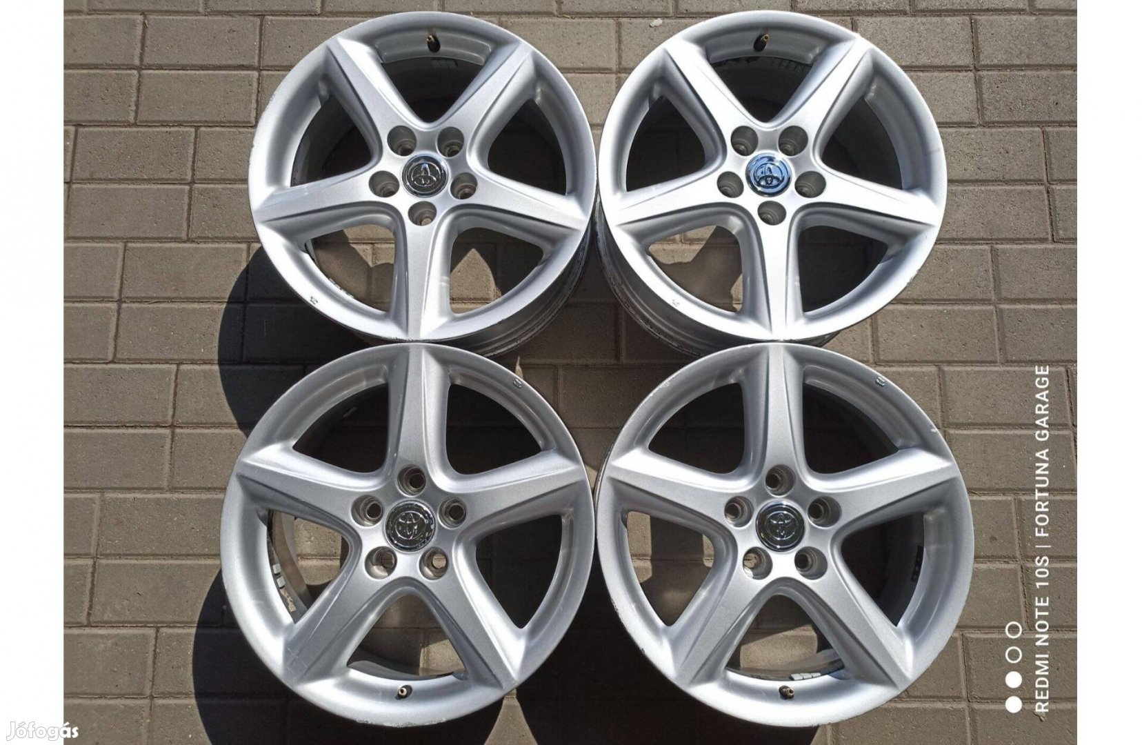 5x114,3 17" Toyota használt alufelni garnitúra