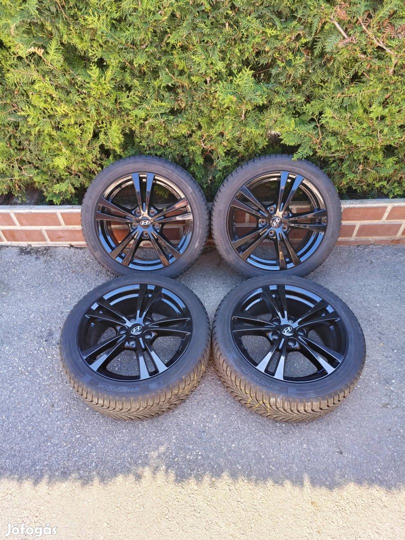 5x114,3 17 / 17" Gyári Hyundai / Kia alufelni 225/45 R17 téli gumi