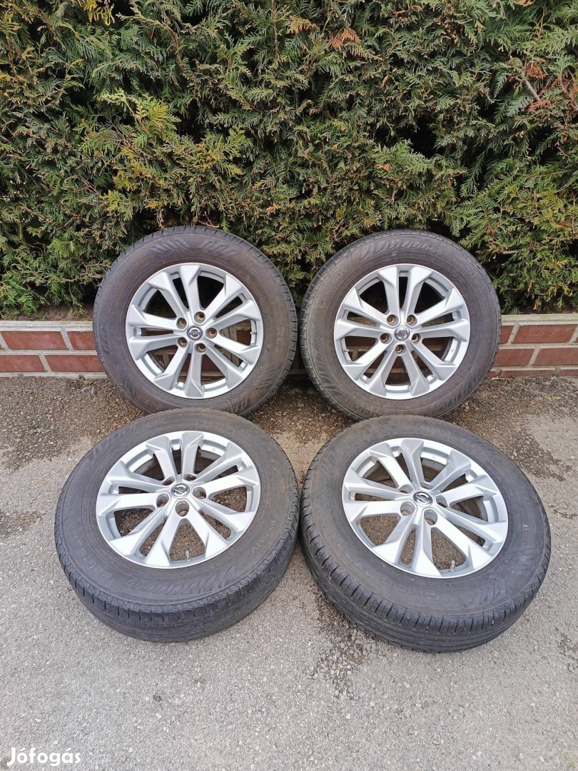 5x114,3 17 / 17" Gyári Nissan alufelni 225/65 R17 nyári gumi