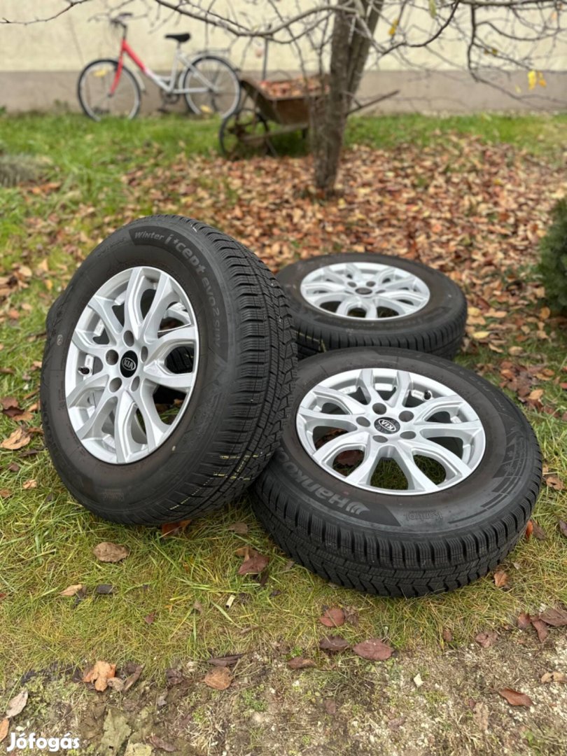 5x114,3 Kia / Hyundai 16 újszerű alufelni Hankook téli gumikkal