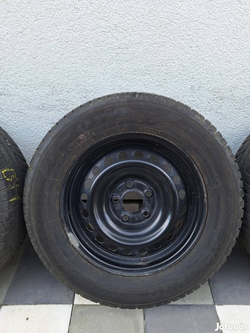 5x114.3 Nissan Renault Dacia 16 -os lemezfelni újszerű téligumikkal