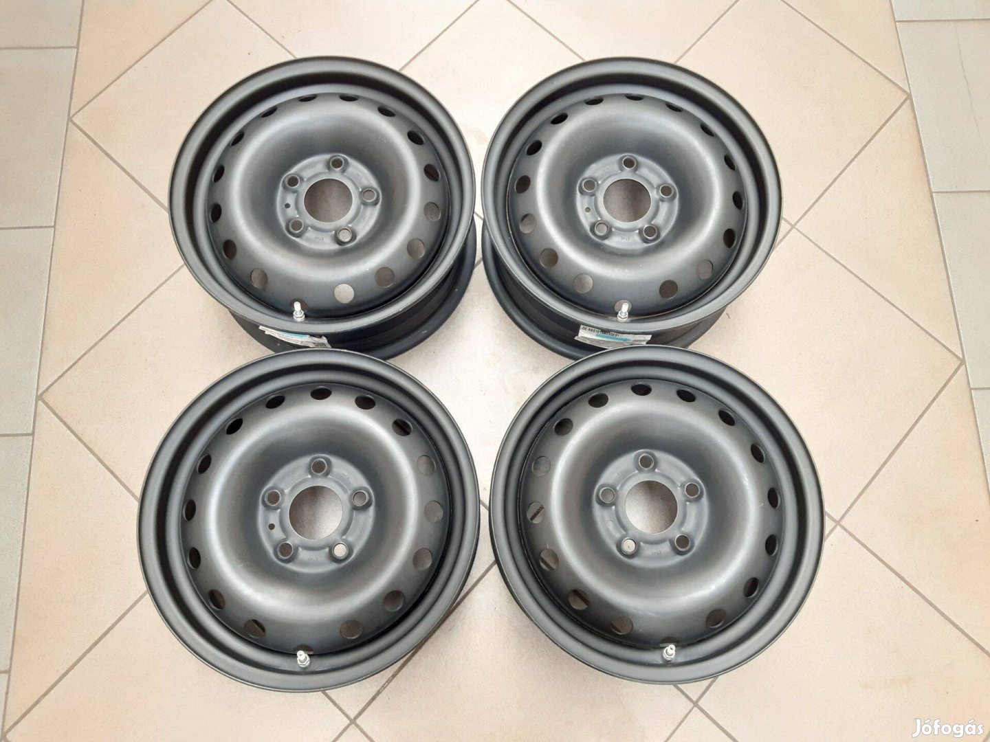 5x114.3 Nissan e-NV 200 gyári lemezfelni 6x15 ET45 és Tpms