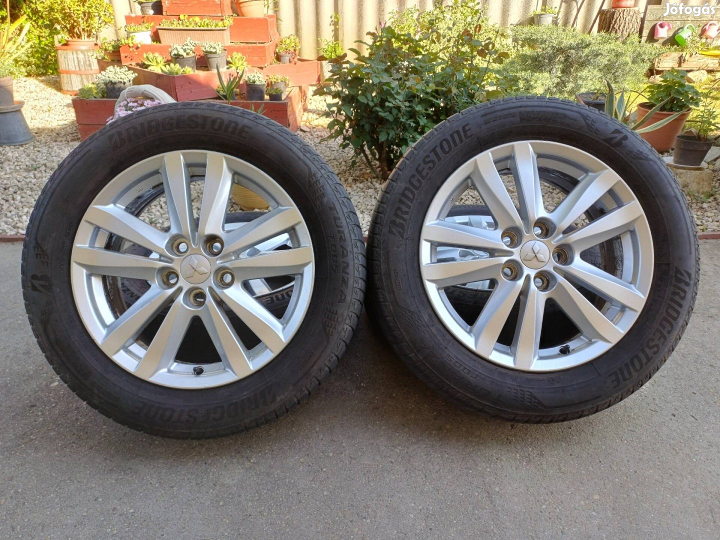 5x114,3 R17 Mitsubishi ASX alufelni 215/60R17 nyári gumikkal.
