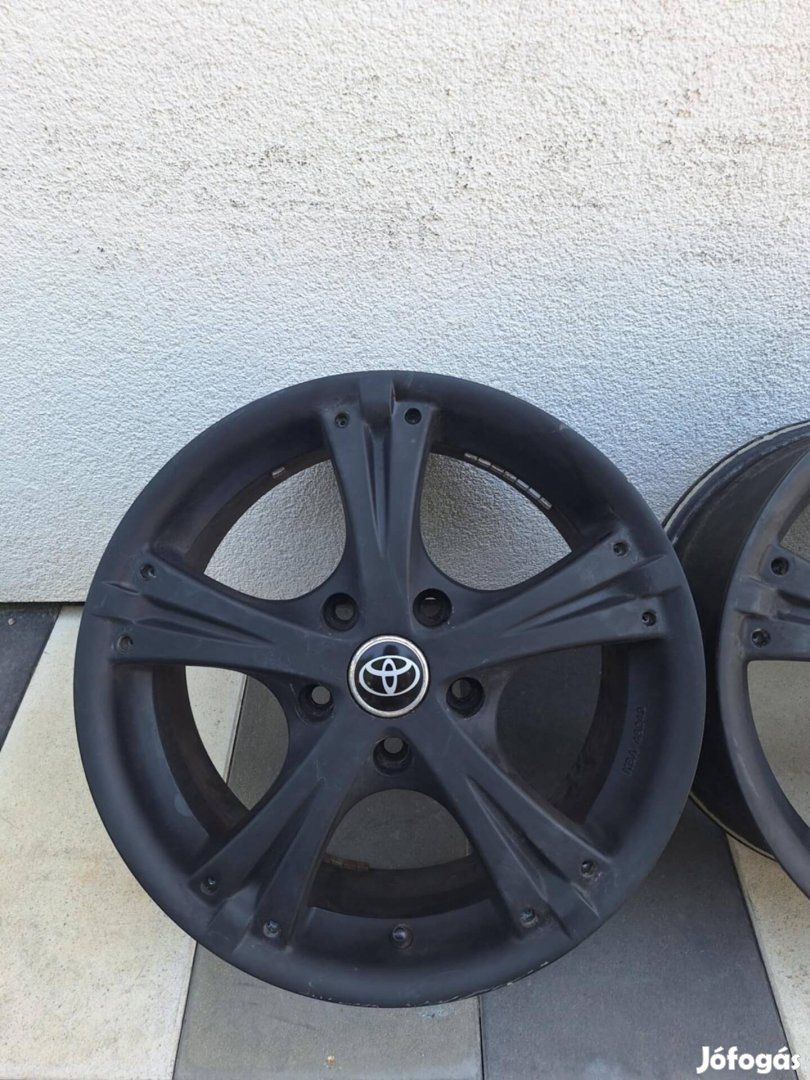5x114.3 Toyota specifikus fekete 16 col felni Corolla Avensis Auris 
