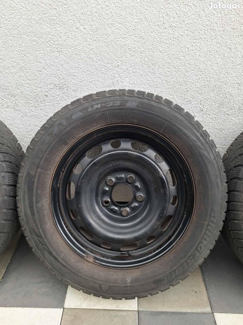 5x114.3 -as 16 colos lemezfelni téligumikkal Mazda Hyundai Kia Mitsubi
