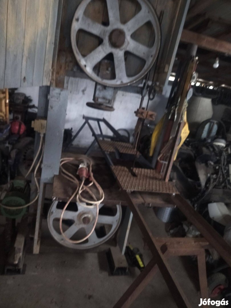 600-as szalagfűrész,120x60-as U-vas vázzal