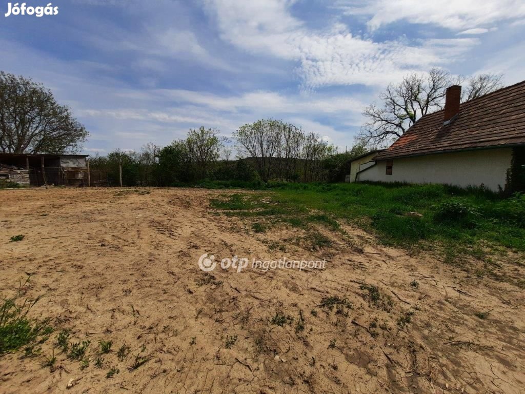 608 nm-es telek eladó Tamási